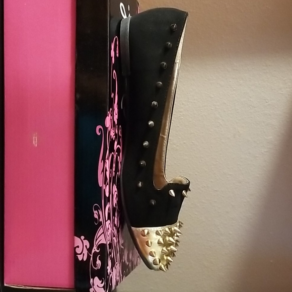 Flats - Picture 2 of 2